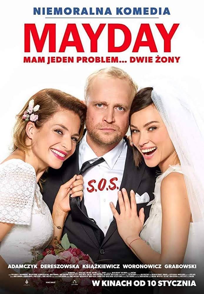 Urodziła się w Zielonej Górze w 1988 roku. W 2014 roku ukończyła studia aktorskie w Państwowej Wyższej Szkole Teatralnej w Krakowie.  Sandra Staniszewska, zadebiutowała mając 10 lat w sztuce Pilot Morski w Tarapatach w Lubuskim Teatrze.  W trakcie studiów wystąpiła w serialu telewizyjnym Julia, a także 'M jak Miłość' gdzie wcieliła się w postać Izy Sajdak, bezkompromisowej szefowej w korporacji.  Następnie Staniszewska otrzymała nagrodę aktorską na 31. Festiwalu Szkół Teatralnych w Łodzi, za rolę Sany,  neurotycznej narkomanki w spektaklu Pływalnia w reżyserii Krystiana Lupy.  Po szkole od razu zaczęła rozwijać się na warszawskich scenach teatralnych w ostatnim sezonie można ją było zobaczyć w Teatrze Komedia w  Klatce Wariatek oraz w Klejnotach, Calliyi, a także w Teatrze IMKA w spektaklu Momotaro. Przed kamerą Staniszewska zadebiutowała w 2009 roku, w filmie NOWA, Dekalog 89+.   Kinowej publiczności Sandra znana jest z filmu Kamienie na szaniec w reżyserii Roberta Glińskiego w którym wcieliła się w główną postać Hali Glińskiej (2014).  Aktorka wystąpiła również w serialach Ojciec Mateusz i Komisarz Alex.  